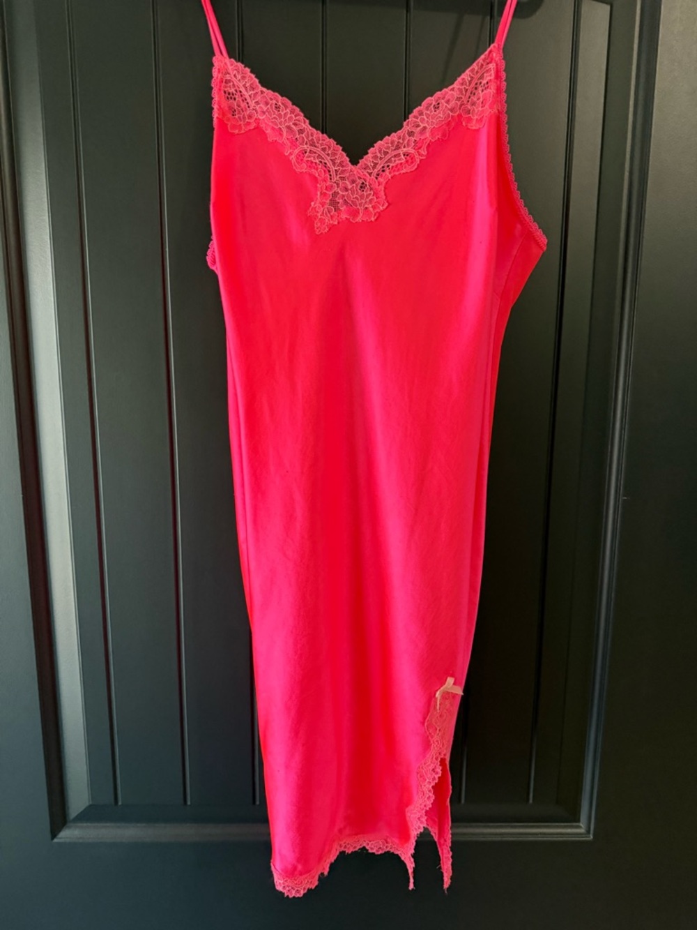 VTG 💗Victoria’s Secret💗 Hot Pink Satin Slip Y2K Coquette Lace Nightgown- M